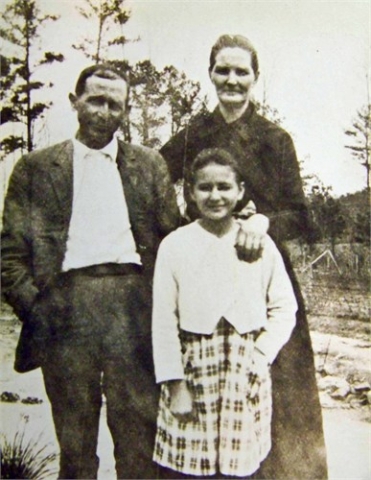 Jacob J Stough, his wife, Alice Rebecca Miles (1867-1930)and their youngest child Grace Stough. Alice is the daughter of William Leander Miles and Mary Middleton. 