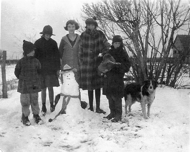 Snow Day in Rice, Texas on Rod Bartlett farm Left to Right: Joel, Ida May, Lala, Bessie, Sherman Allen